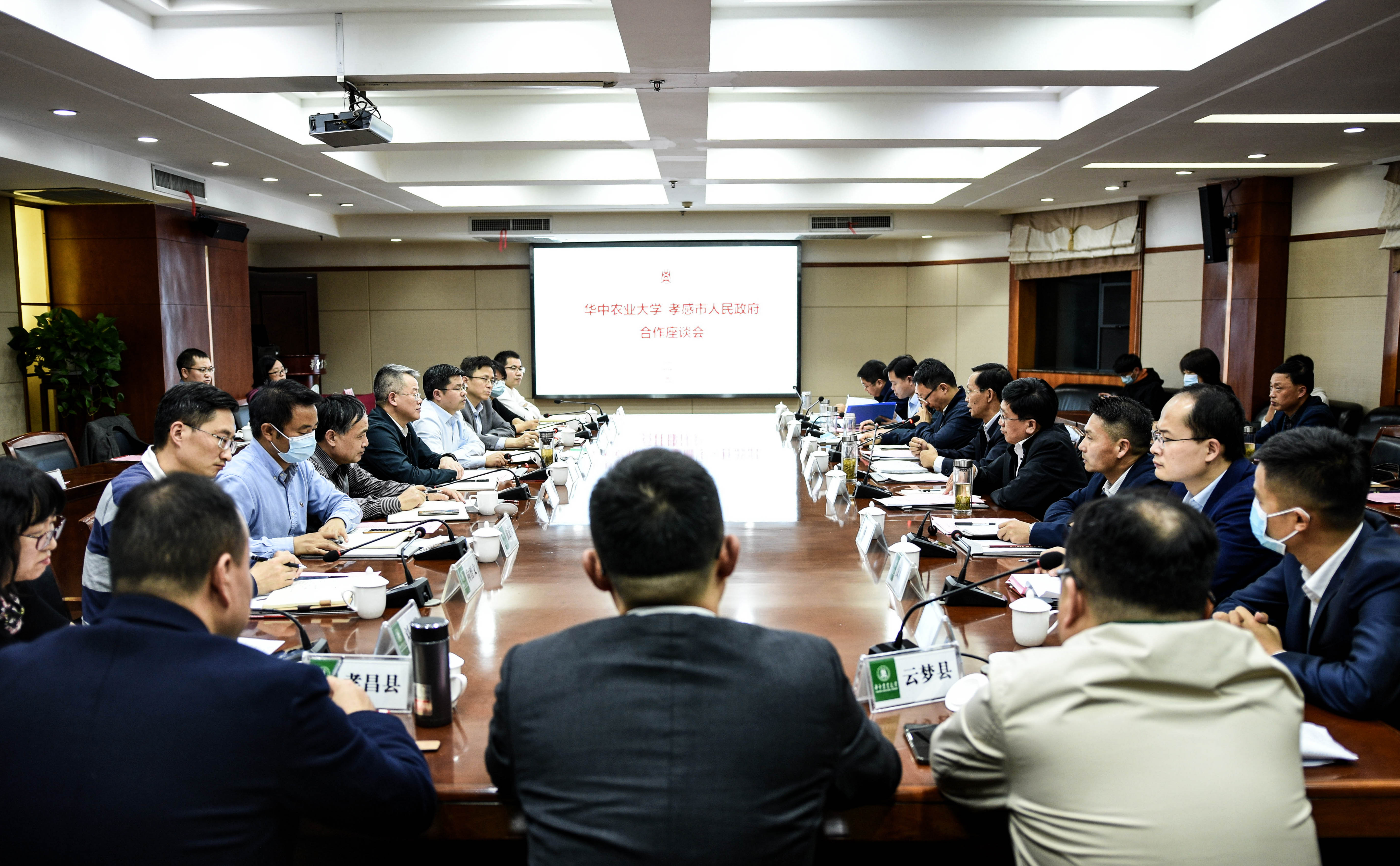 座谈会现场 (匡敏 摄)